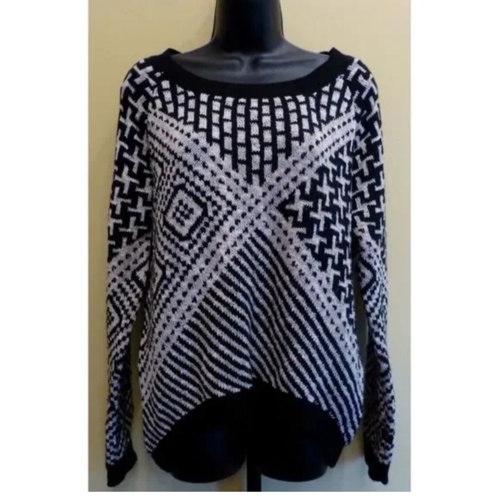 Mi Ami Black and White Patterned Sweater. - Picture 3 of 11